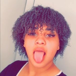 Meet your Posher, Alexis